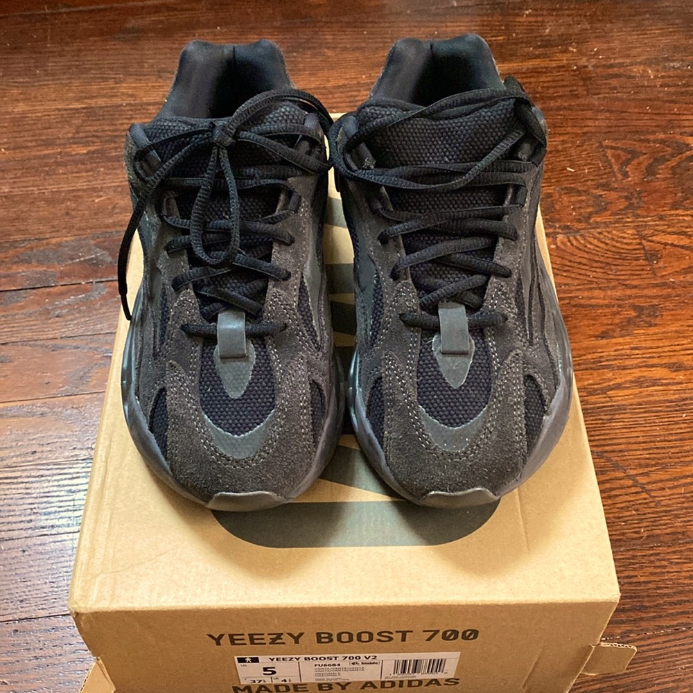 Yeezy Boot 700 V2